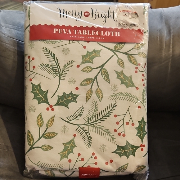 Merry and Bright PEVA Tablecloth White Red Green Tan Christmas Holiday Party - Picture 1 of 8